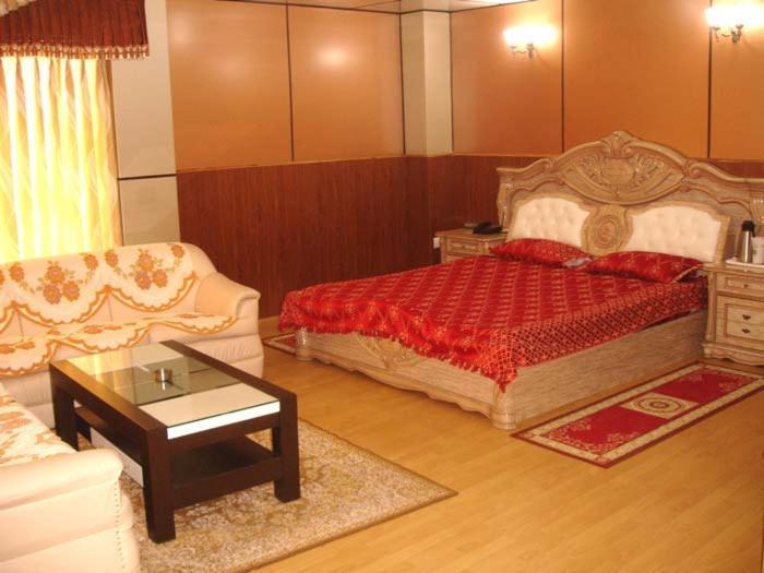Hotel Crystal Palace Dhanaulti Eksteriør billede
