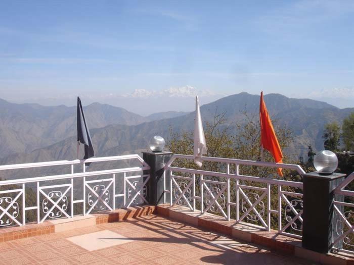 Hotel Crystal Palace Dhanaulti Eksteriør billede